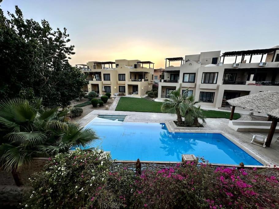 2 Bedroom Condo, With Pool, And Beach & Lagoon Access الغردقة المظهر الخارجي الصورة